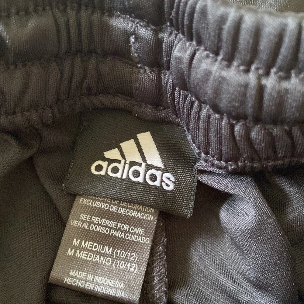Adidas Black & Red Pull on Elastic waistband Athletic shorts size M (10/12)